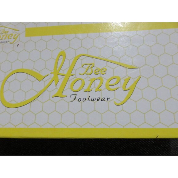 Honey Bee Footwear Giraffe Ammiee Thong Sandals size 8 - Picture 6 of 6